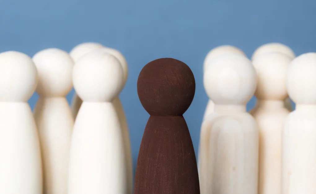 Las 5 consecuencias de la discriminación racial en el trabajo